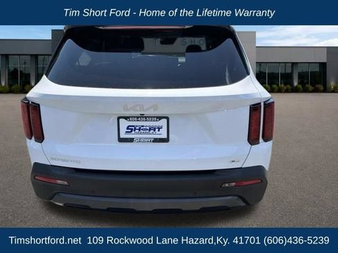 Used 2023 Kia Sorento S w/ Panoramic Sunroof Package AWD/4WD image 5