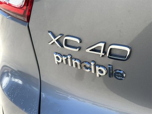Used 2025 Volvo XC40 B5 Core w/ Protection Package Premier image 12