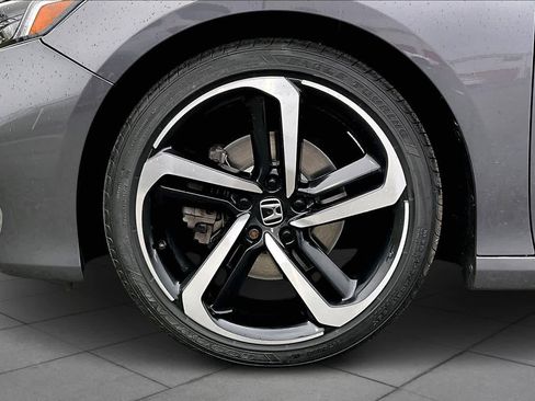 Used 2018 Honda Accord Sport image 11