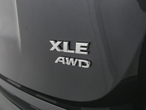 Used 2017 Toyota RAV4 XLE image 11