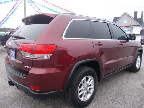 Used 2019 Jeep Grand Cherokee Laredo image 3
