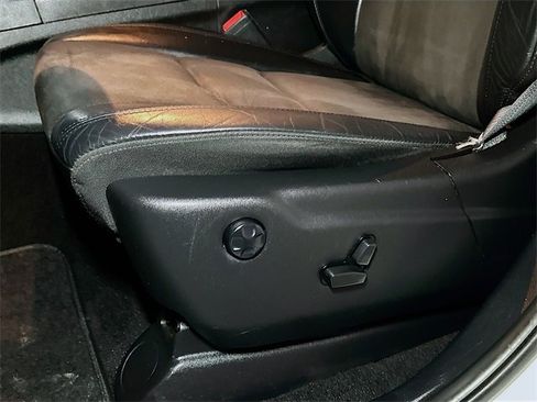 Used 2021 Jeep Grand Cherokee Laredo X image 16