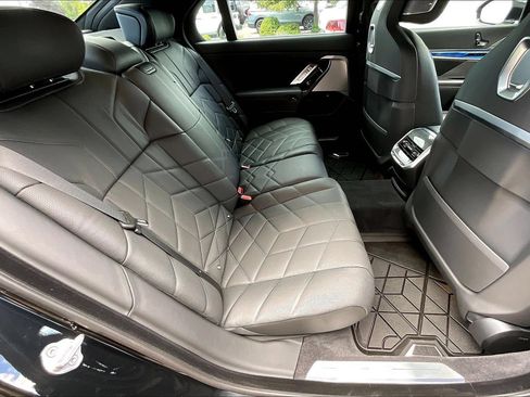 Used 2024 BMW i7 eDrive50 RWD image 21