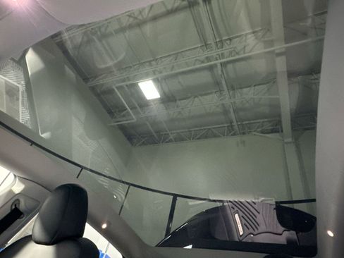 Used 2023 Tesla Model Y Long Range image 26