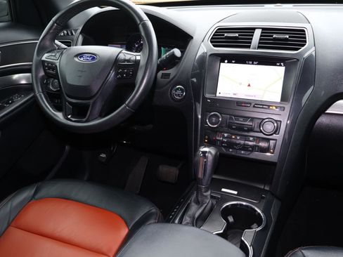 Used 2019 Ford Explorer XLT w/ Equipment Group 202A image 10