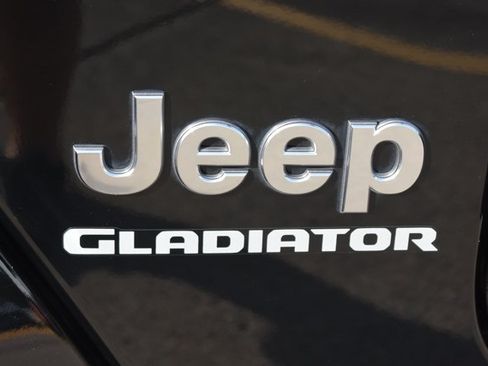 Used 2021 Jeep Gladiator Overland w/ Popular Equipment Package AWD/4WD image 12