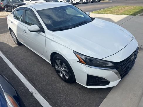 Used 2023 Nissan Altima 2.5 S image 2