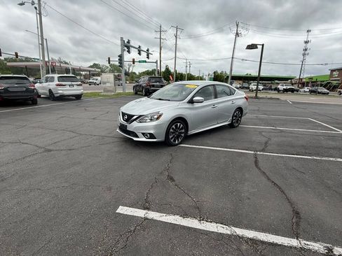 Used 2019 Nissan Sentra SR w/ Exterior Package FWD image 6