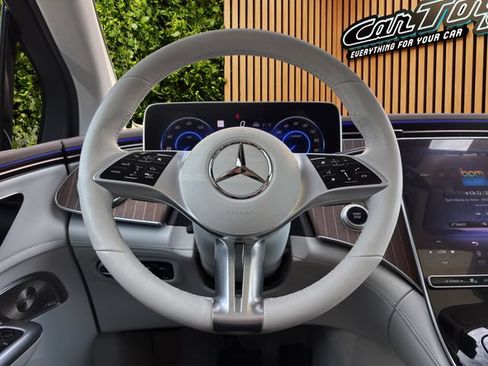 Used 2023 Mercedes-Benz EQE 500 4MATIC SUV w/ Exclusive Trim Package image 33