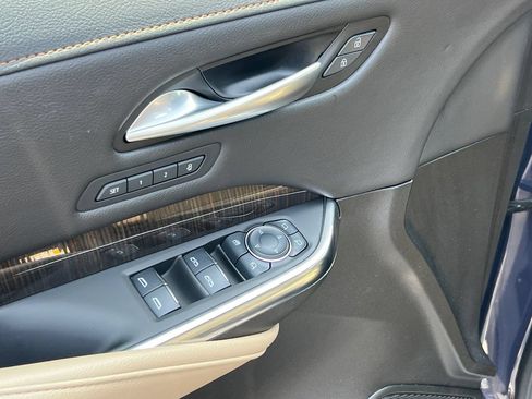 Used 2025 Cadillac XT4 Premium Luxury FWD image 6