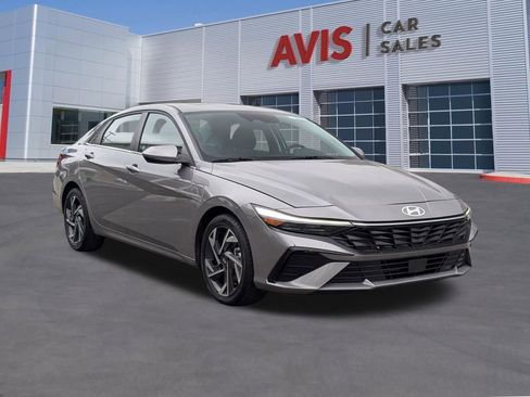 Used 2025 Hyundai Elantra SEL FWD image 9
