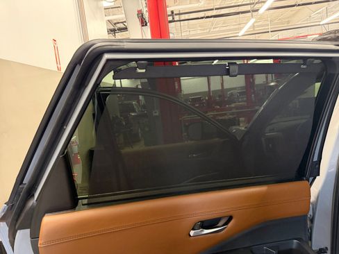 Used 2025 Nissan Pathfinder Platinum w/ Cargo Package image 35