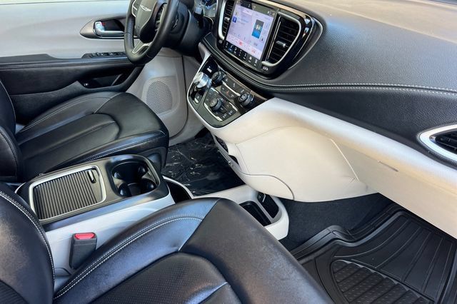 Used 2024 Chrysler Pacifica Limited FWD image 18