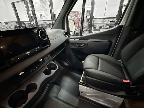 Used 2026 Mercedes-Benz Sprinter 2500 image 23