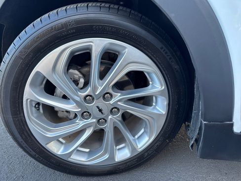 Used 2022 Chevrolet Bolt EUV LT w/ Comfort Package image 27