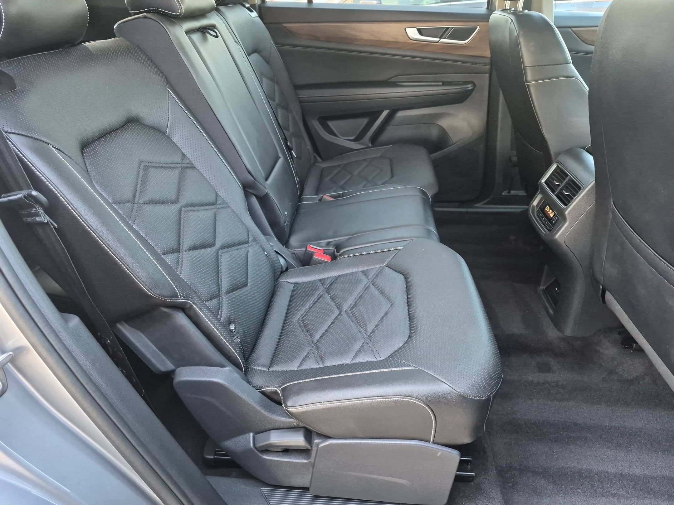 Used 2024 Volkswagen Atlas SE AWD/4WD image 28
