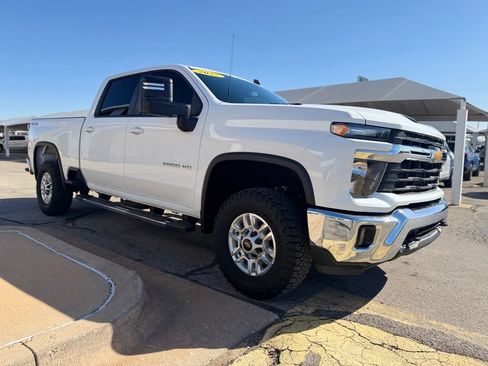 Used 2025 Chevrolet Silverado 2500 LT w/ Convenience Package AWD/4WD image 3