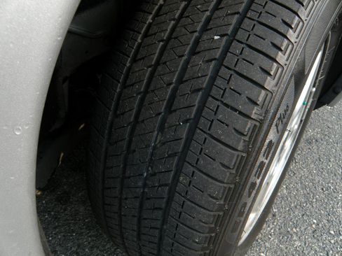 Used 2002 Pontiac Bonneville SE w/ 1SC Opt Pkg image 2