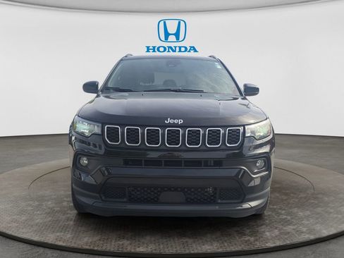 Used 2024 Jeep Compass Latitude AWD/4WD image 8