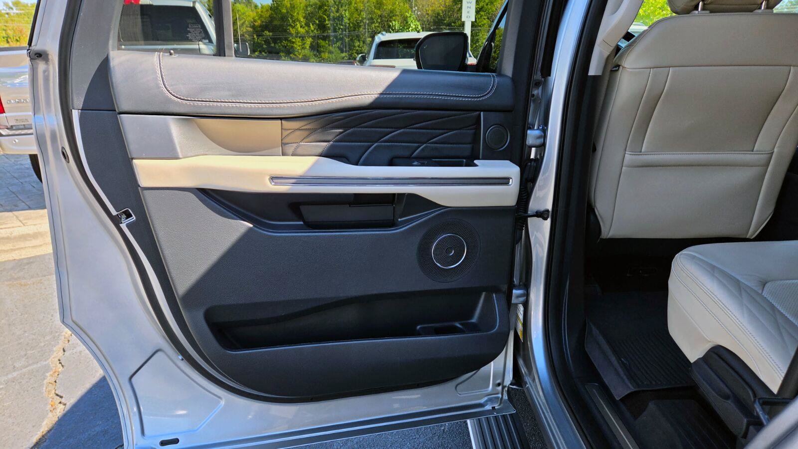 Used 2023 Ford Expedition Max Platinum AWD/4WD image 42