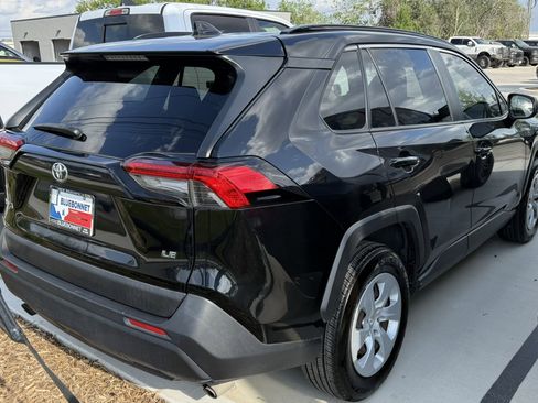 Used 2019 Toyota RAV4 LE image 15