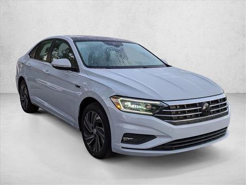 Used 2019 Volkswagen Jetta SEL Premium image 3