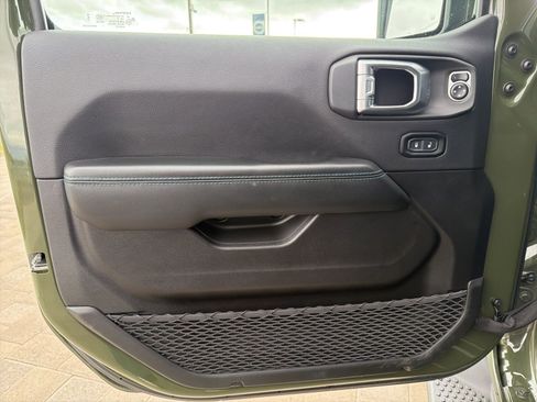 Used 2024 Jeep Wrangler High Altitude AWD/4WD image 18