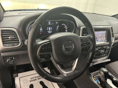 Used 2020 Jeep Grand Cherokee Laredo AWD/4WD image 4