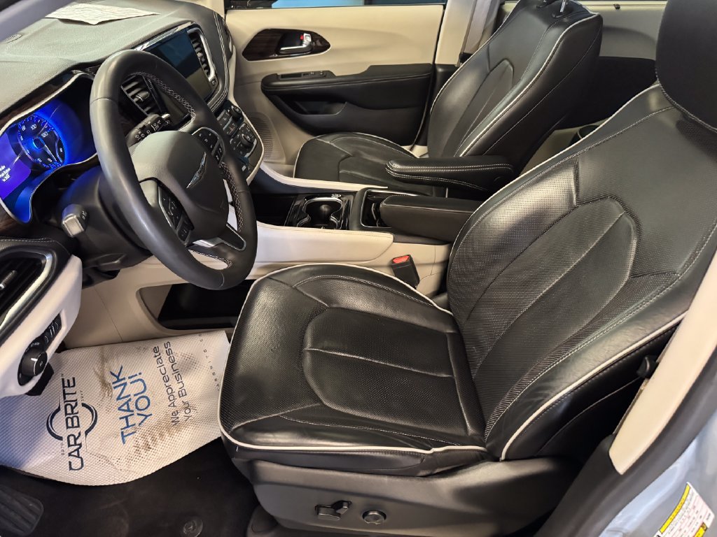 Used 2023 Chrysler Pacifica Limited FWD image 20