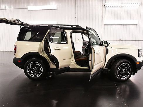 Used 2025 Ford Bronco Sport Outer Banks w/ Outer Banks Tech Package+ AWD/4WD image 30