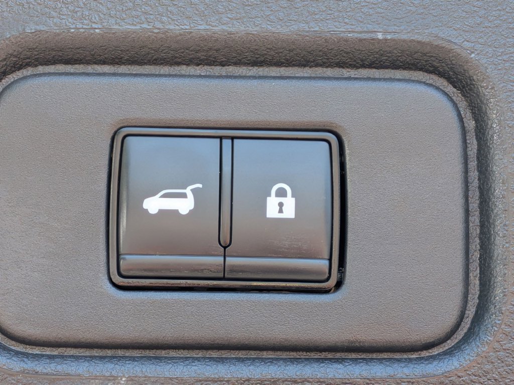 Used 2025 Nissan Pathfinder SV AWD/4WD image 22