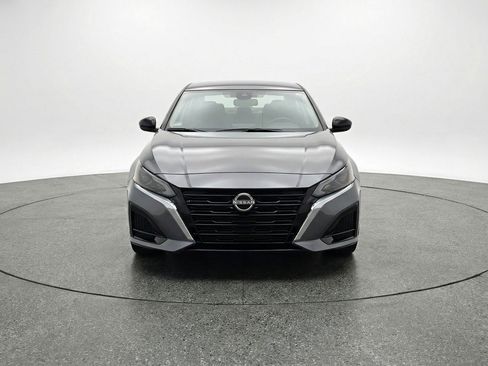 Used 2025 Nissan Altima 2.5 SV image 2