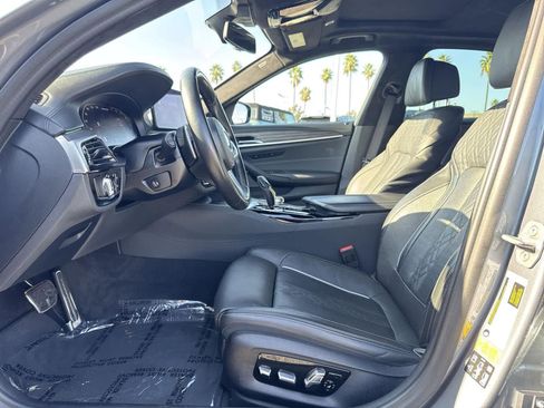 Used 2022 BMW M550i xDrive w/ Dynamic Handling Package image 23