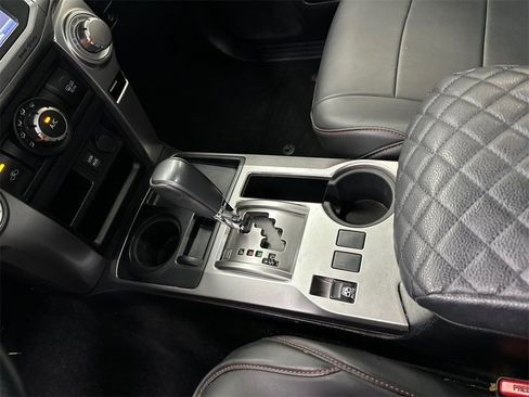 Used 2018 Toyota 4Runner SR5 Premium image 30