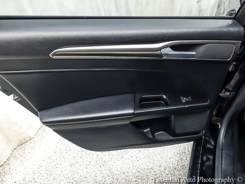 Used 2020 Ford Fusion SEL FWD image 20