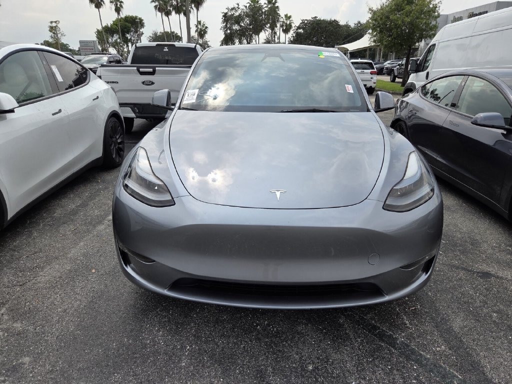Used 2025 Tesla Model Y Long Range AWD/4WD image 3