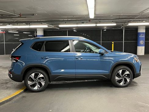 New 2025 Volkswagen Taos SE image 38