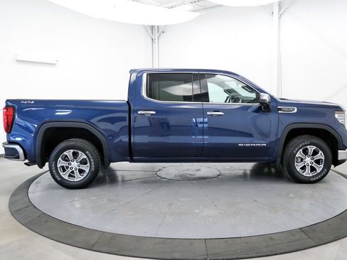 Used 2023 GMC Sierra 1500 SLT AWD/4WD image 8