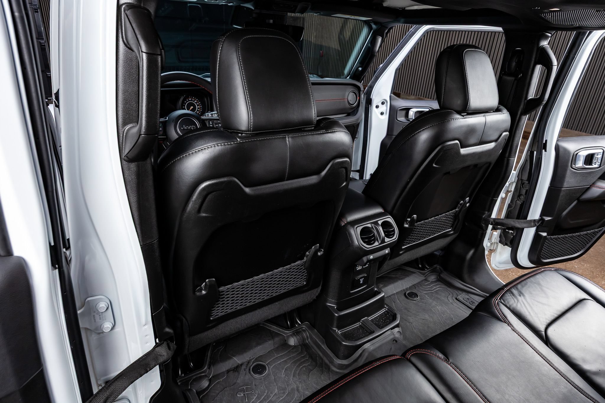 Used 2024 Jeep Wrangler Unlimited Rubicon AWD/4WD image 33