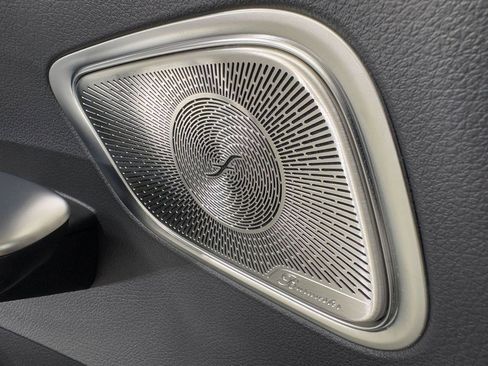 Used 2024 Mercedes-Benz GLC 300 4MATIC w/ AMG Line image 7