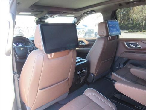 Used 2024 Chevrolet Suburban High Country w/ Advanced Technology Package image 16