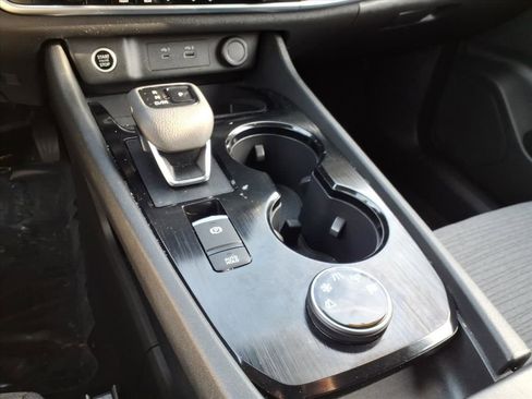 Used 2023 Nissan Rogue SV image 18