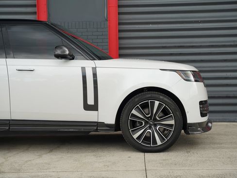 Used 2025 Land Rover Range Rover SE AWD/4WD image 10