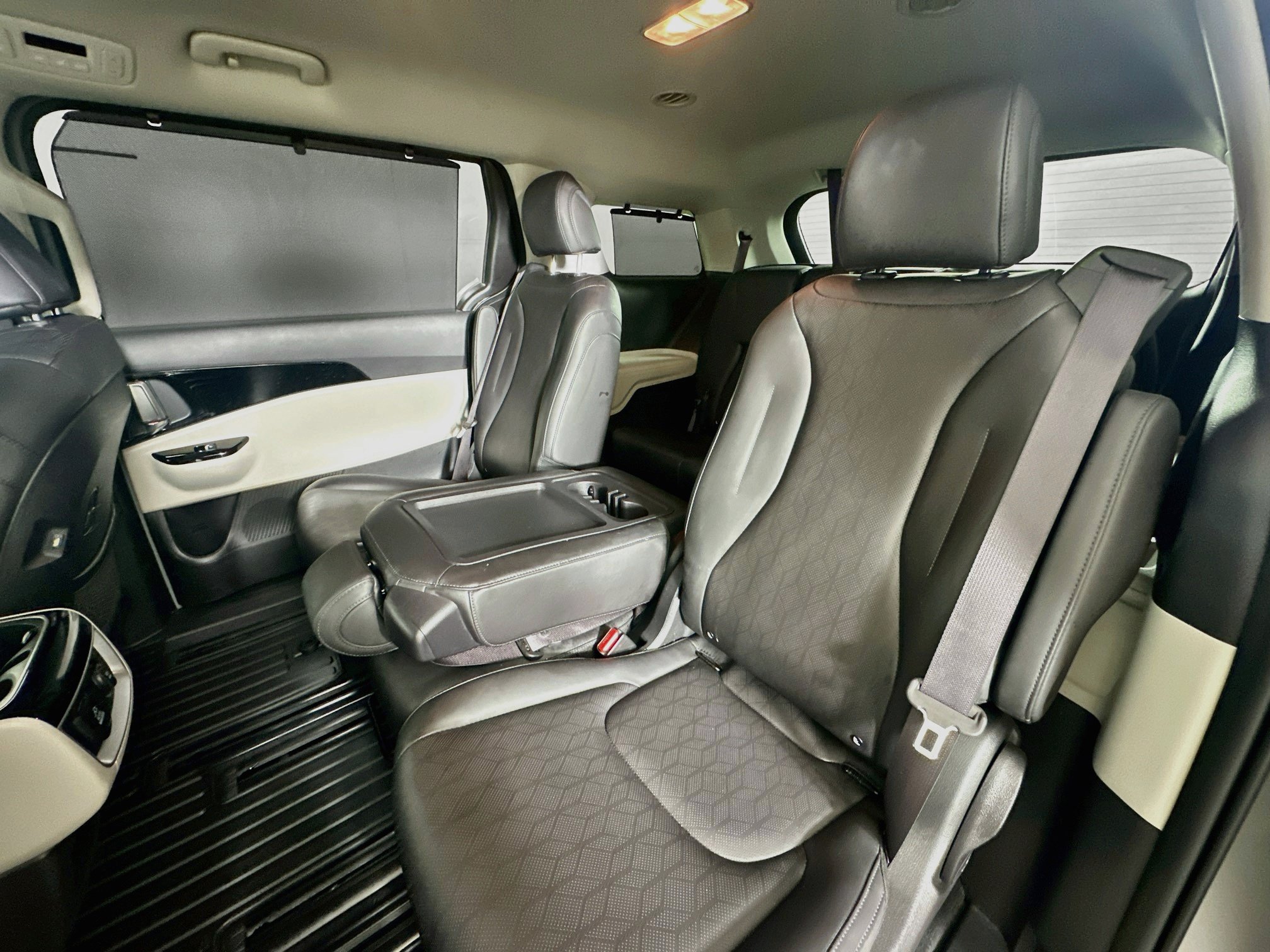 Used 2024 Kia Carnival SX FWD image 27