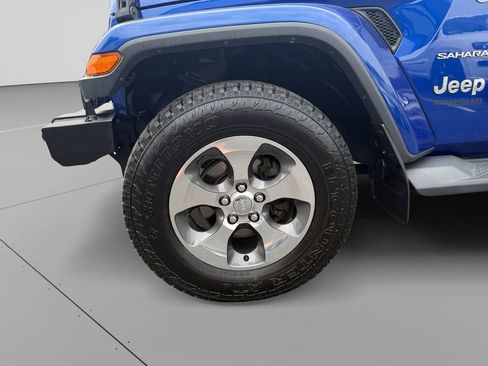 Used 2019 Jeep Wrangler Unlimited Sahara w/ Cold Weather Group AWD/4WD image 9