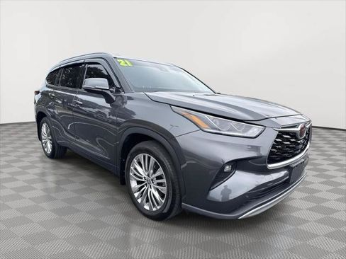 Certified 2021 Toyota Highlander Platinum AWD/4WD image 1