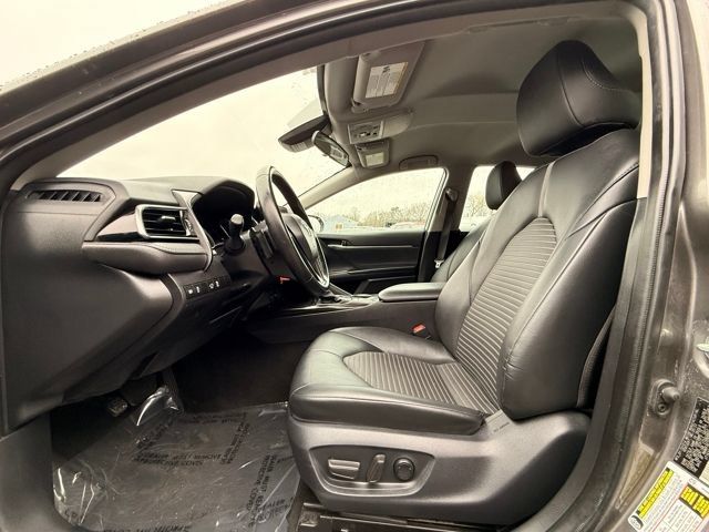 Used 2023 Toyota Camry SE FWD image 2