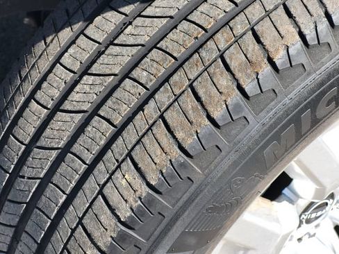 Certified 2023 Nissan Frontier SV AWD/4WD image 2