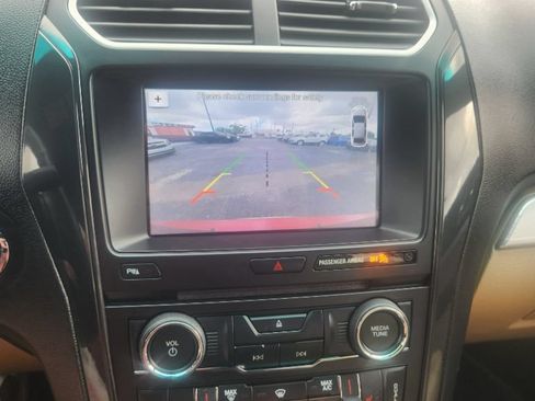 Used 2017 Ford Explorer XLT w/ Equipment Group 202A FWD image 23