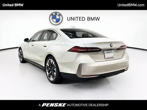 Certified 2024 BMW 530i w/ Convenience Package RWD image 7